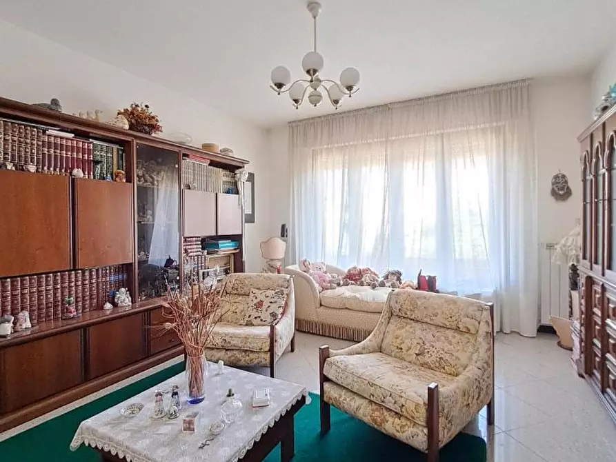 Immagine 2 di Villa in vendita  a Massarosa