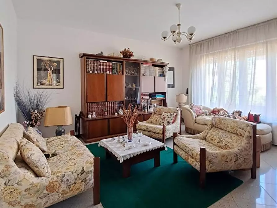 Immagine 3 di Villa in vendita  a Massarosa