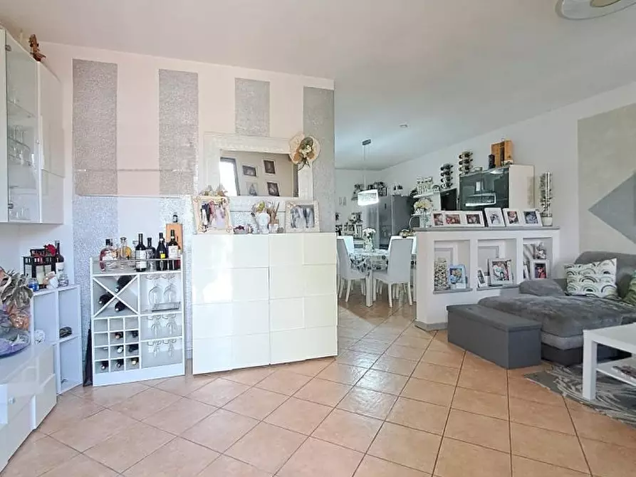 Immagine 1 di Villa in vendita  a Massarosa