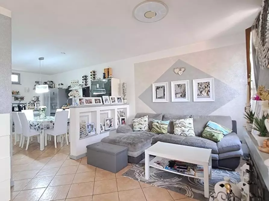 Immagine 3 di Villa in vendita  a Massarosa