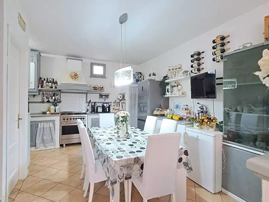 Immagine 6 di Villa in vendita  a Massarosa