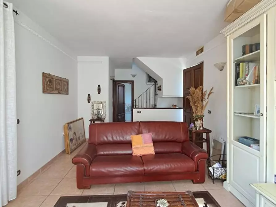 Immagine 1 di Villa in vendita  a Massarosa