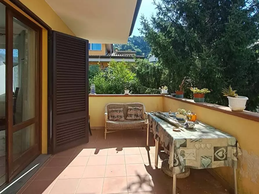 Immagine 10 di Villa in vendita  a Massarosa