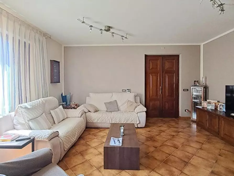 Immagine 1 di Villa in vendita  a Massarosa