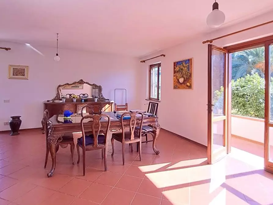 Immagine 3 di Villa in vendita  a Massarosa
