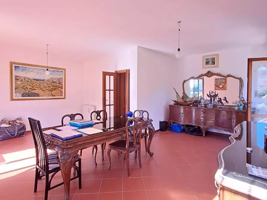 Immagine 2 di Villa in vendita  a Massarosa