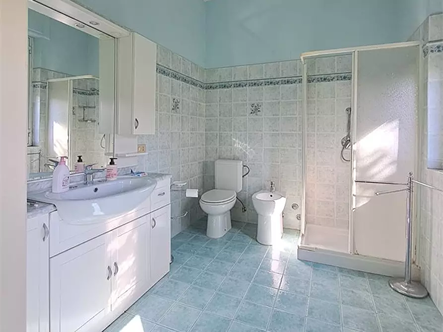 Immagine 8 di Villa in vendita  a Massarosa