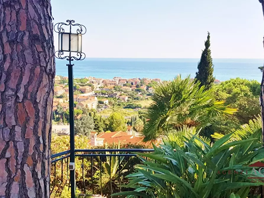 Immagine 2 di Villa in vendita  a Bordighera