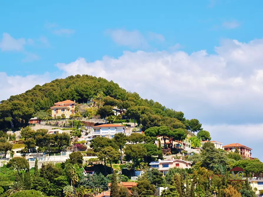 Immagine 1 di Villa in vendita  a Bordighera