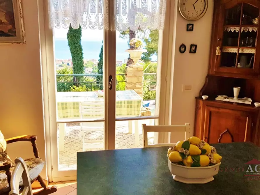 Immagine 5 di Villa in vendita  a Bordighera