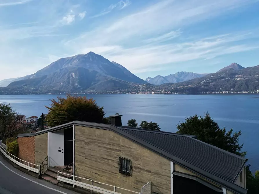 Immagine 1 di Villa in vendita  a Varenna