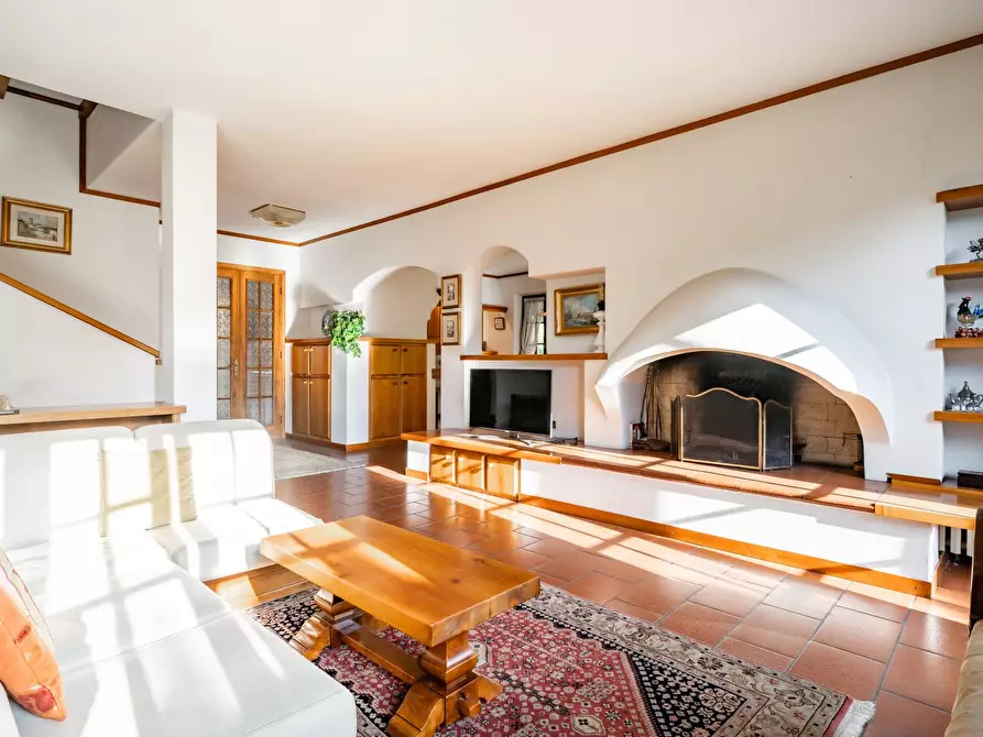 Immagine 8 di Villa in vendita  a Mandello Del Lario