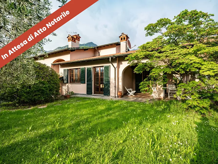 Immagine 1 di Villa in vendita  a Mandello Del Lario
