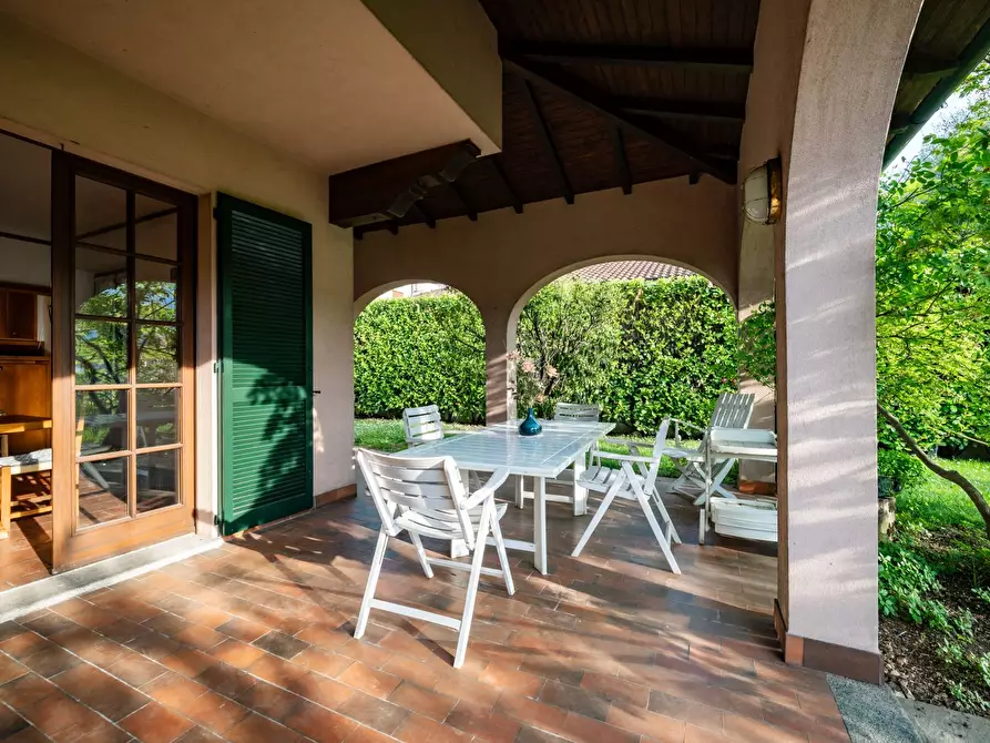 Immagine 5 di Villa in vendita  a Mandello Del Lario