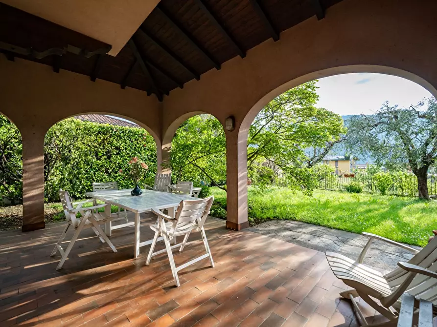 Immagine 3 di Villa in vendita  a Mandello Del Lario