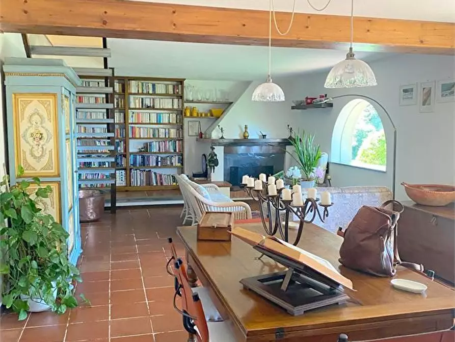 Immagine 3 di Villa in vendita  a Camaiore