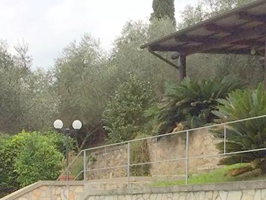 Immagine 2 di Villa in vendita  a Camaiore