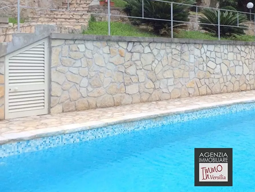 Immagine 4 di Villa in vendita  a Camaiore