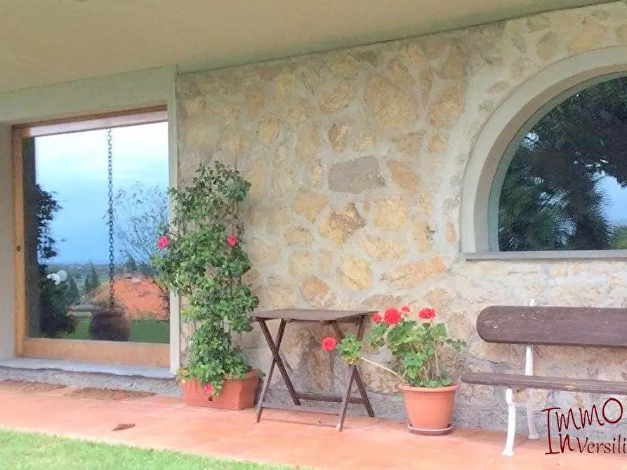 Immagine 9 di Villa in vendita  a Camaiore