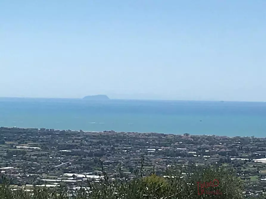 Immagine 6 di Villa in vendita  a Camaiore