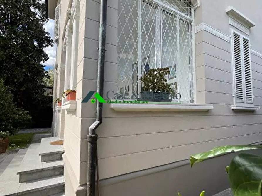 Immagine 7 di Villa in vendita  a Lucca