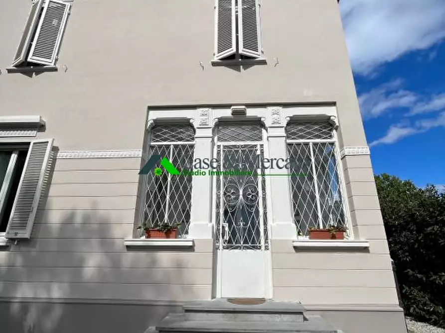 Immagine 6 di Villa in vendita  a Lucca