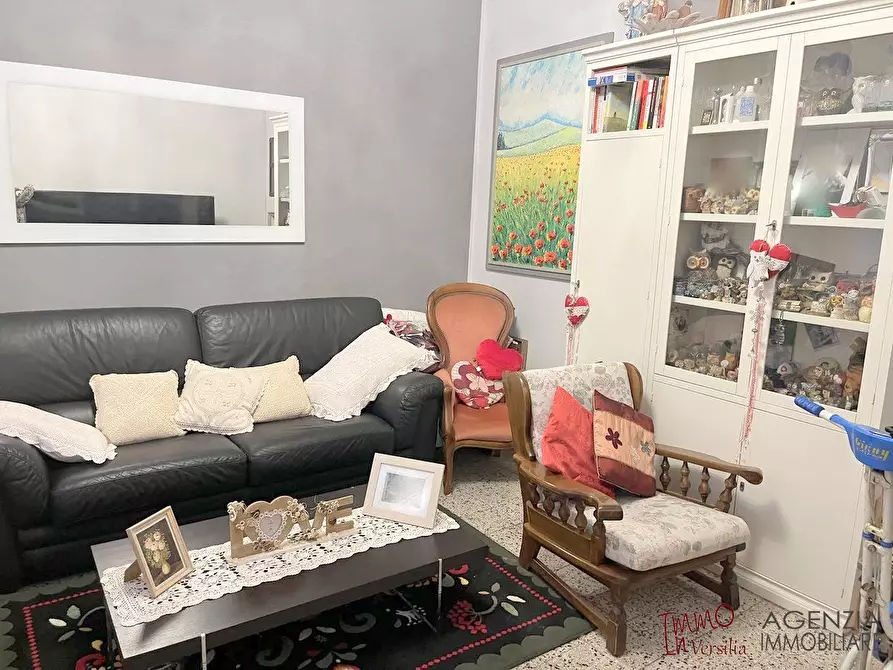 Immagine 3 di Villa in vendita  a Massarosa