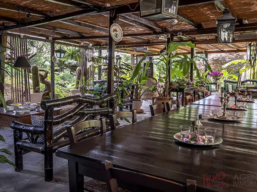 Immagine 7 di Villa in vendita  a Massarosa