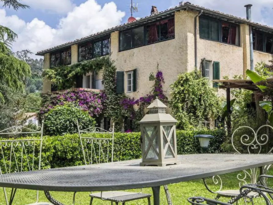 Immagine 1 di Villa in vendita  a Massarosa