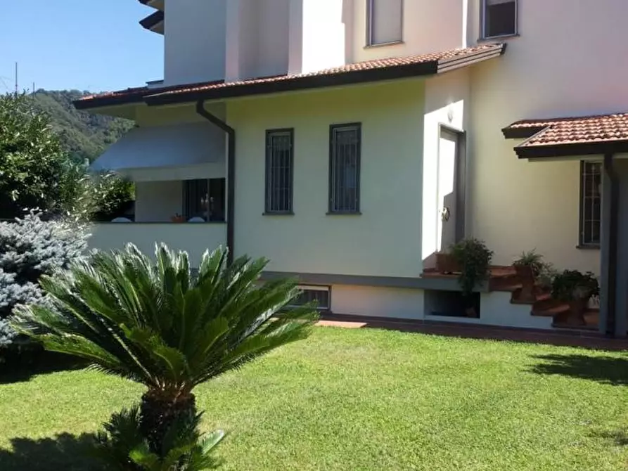 Immagine 1 di Villa in vendita  113c a Massarosa