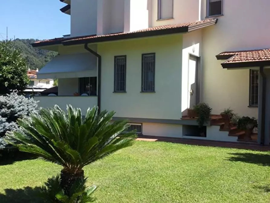 Immagine 2 di Villa in vendita  113c a Massarosa