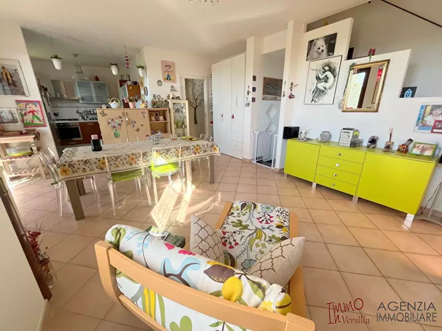 Immagine 4 di Villa in vendita  a Massarosa