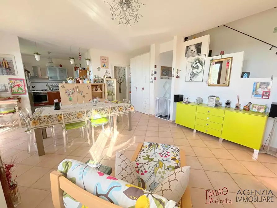 Immagine 6 di Villa in vendita  a Massarosa