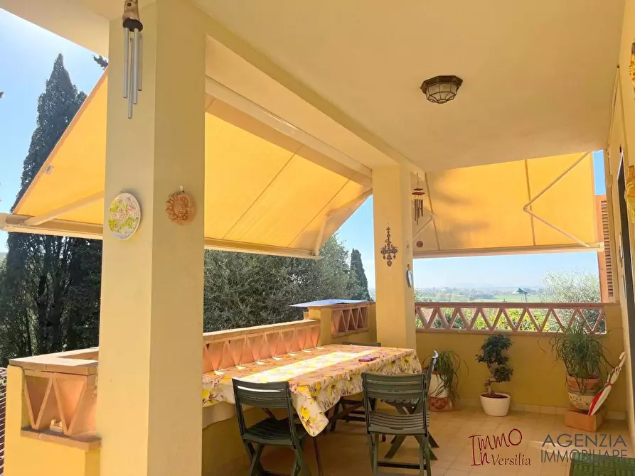 Immagine 2 di Villa in vendita  a Massarosa