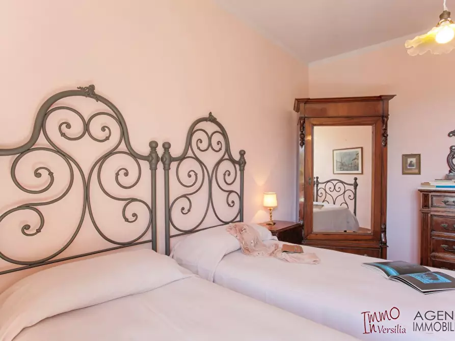 Immagine 5 di Villa in vendita  a Lucca