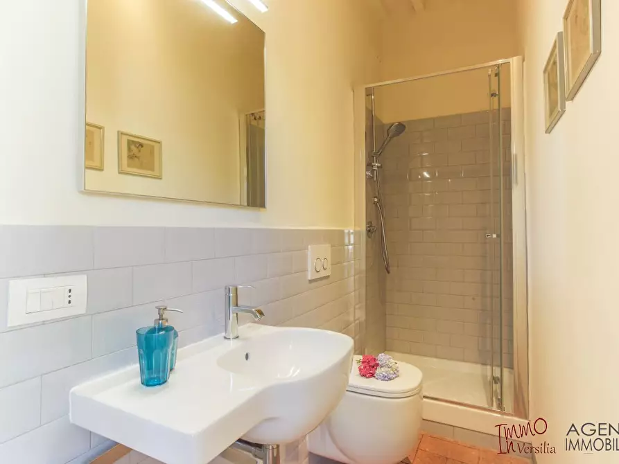 Immagine 7 di Villa in vendita  a Lucca