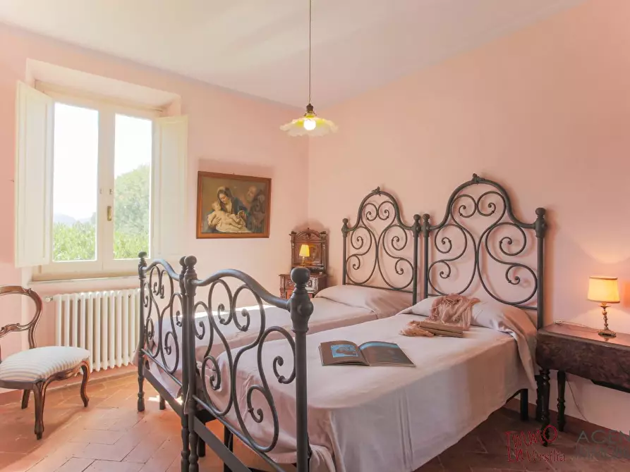 Immagine 9 di Villa in vendita  a Lucca