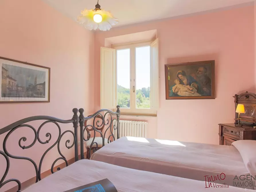 Immagine 10 di Villa in vendita  a Lucca