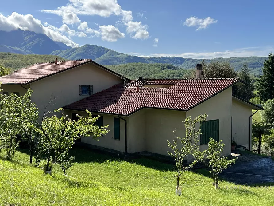 Immagine 1 di Villa in vendita  a Pontremoli