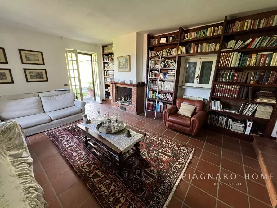 Immagine 3 di Villa in vendita  a Pontremoli