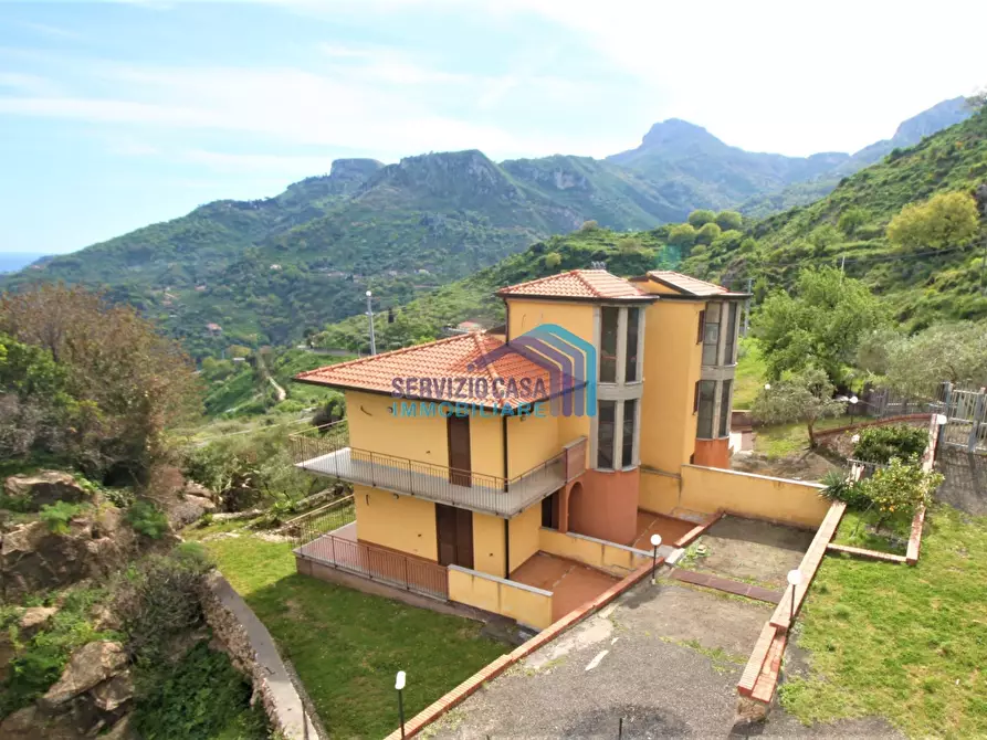 Immagine 1 di Villa in vendita  a Gallodoro