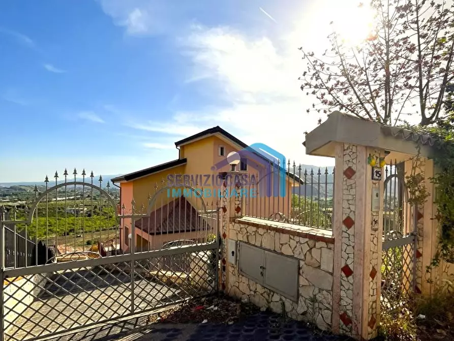Immagine 1 di Villa in vendita  a Taormina
