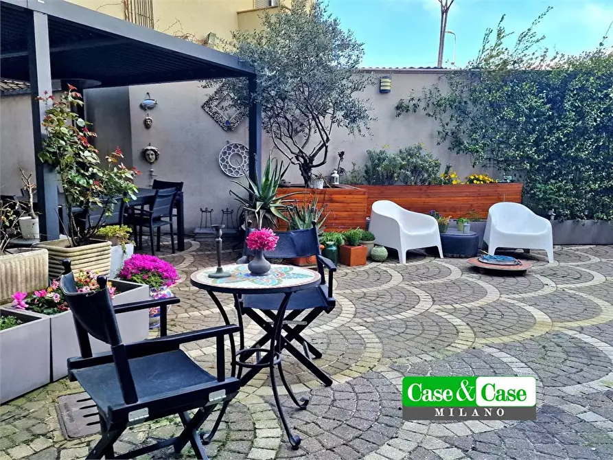 Immagine 3 di Villa in vendita  53 a Milano