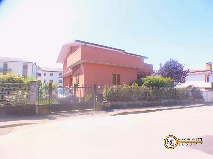 Immagine 1 di Villa in vendita  a Vignate