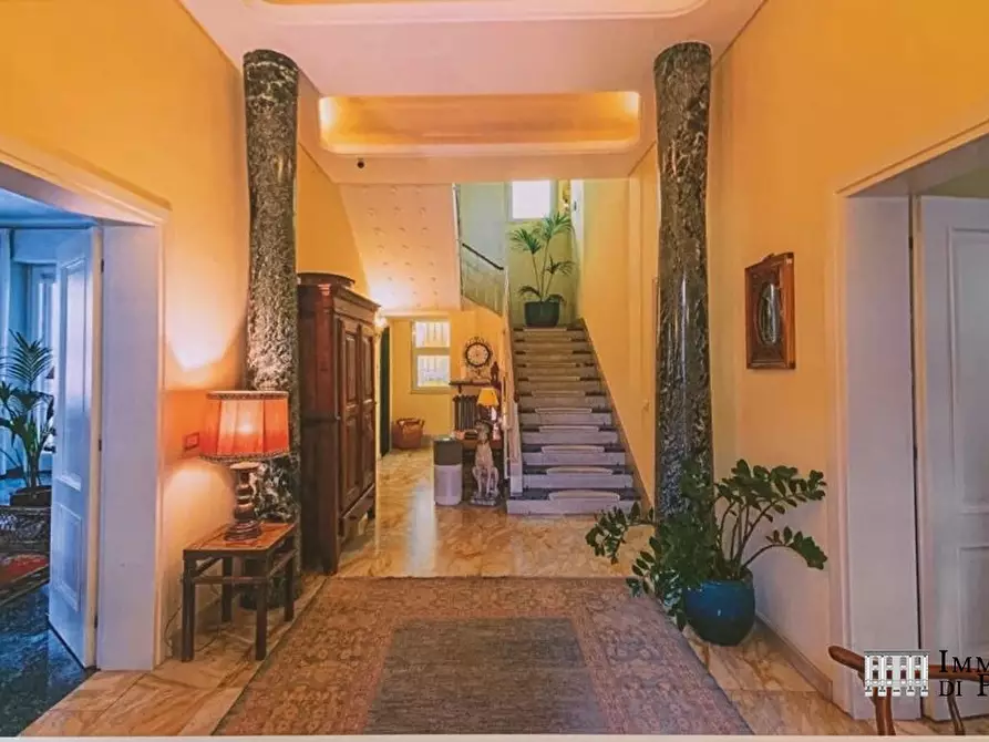 Immagine 1 di Villa in vendita  a Milano