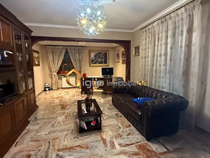 Immagine 10 di Villa in vendita  16 a Casoria