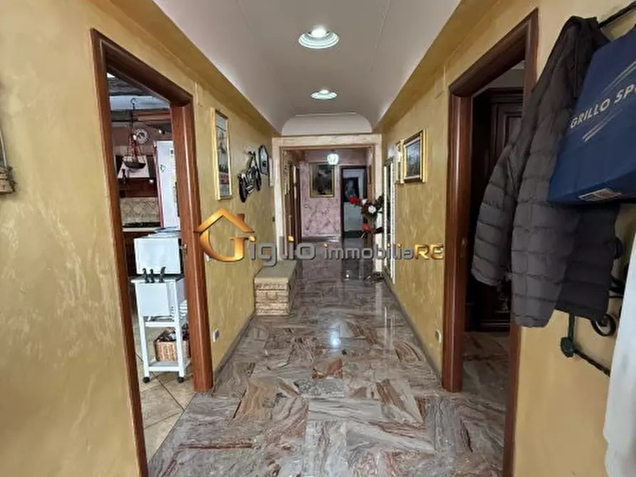 Immagine 5 di Villa in vendita  16 a Casoria