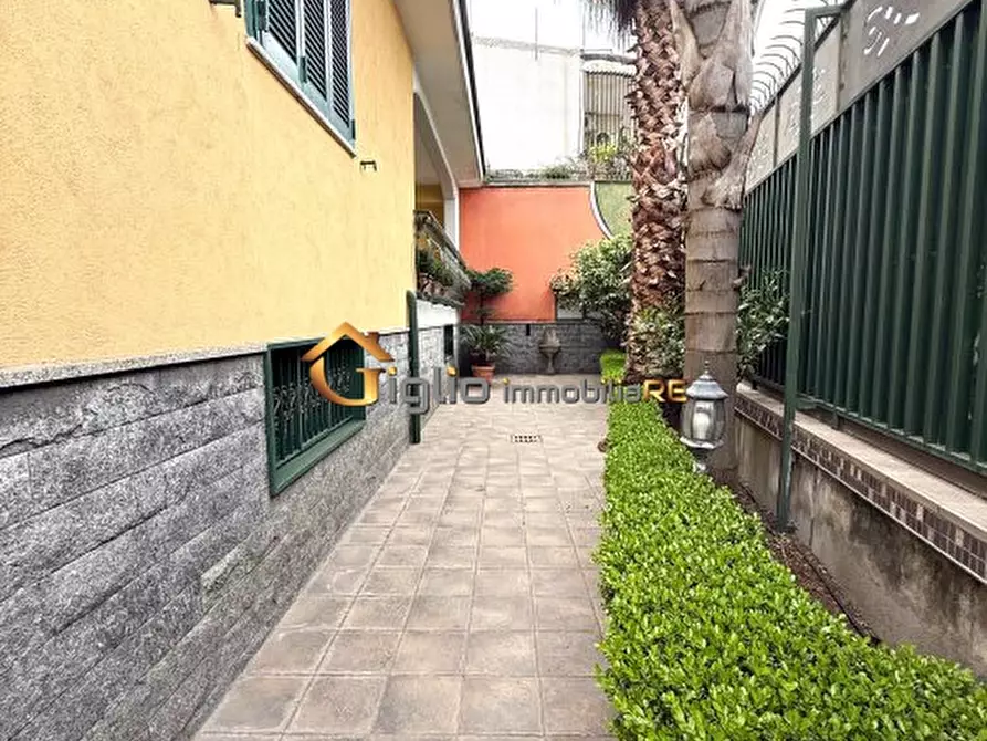 Immagine 4 di Villa in vendita  16 a Casoria