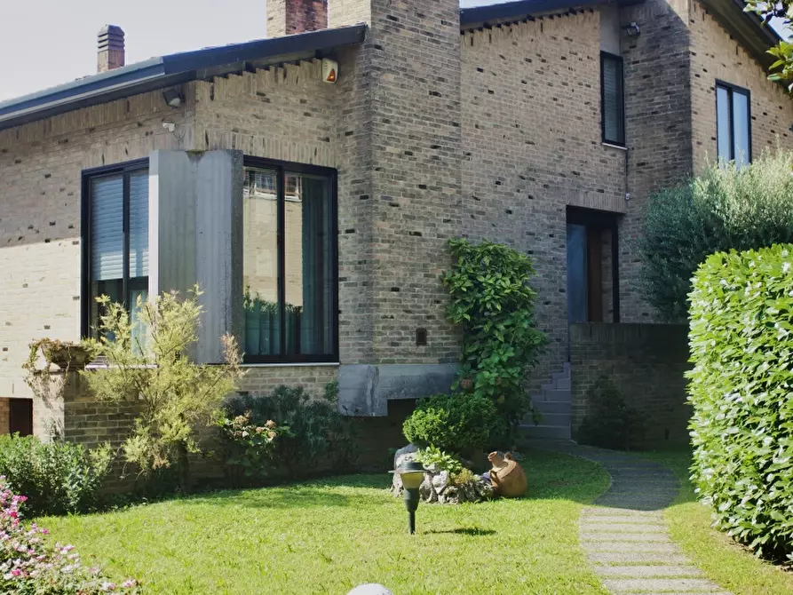 Immagine 1 di Villa in vendita  24 b a Padova