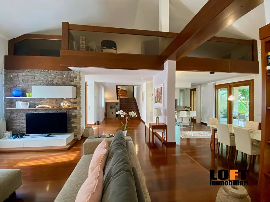 Immagine 5 di Villa in vendita  a Selvazzano Dentro